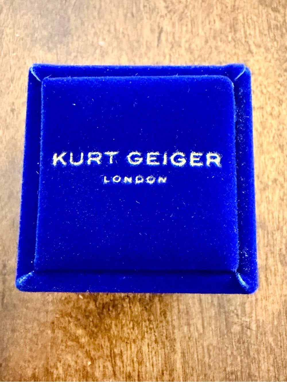 Kurt Geiger London Crystal Faux Pearl & Gold Eternity Band Ring NWT - Picture 7 of 8